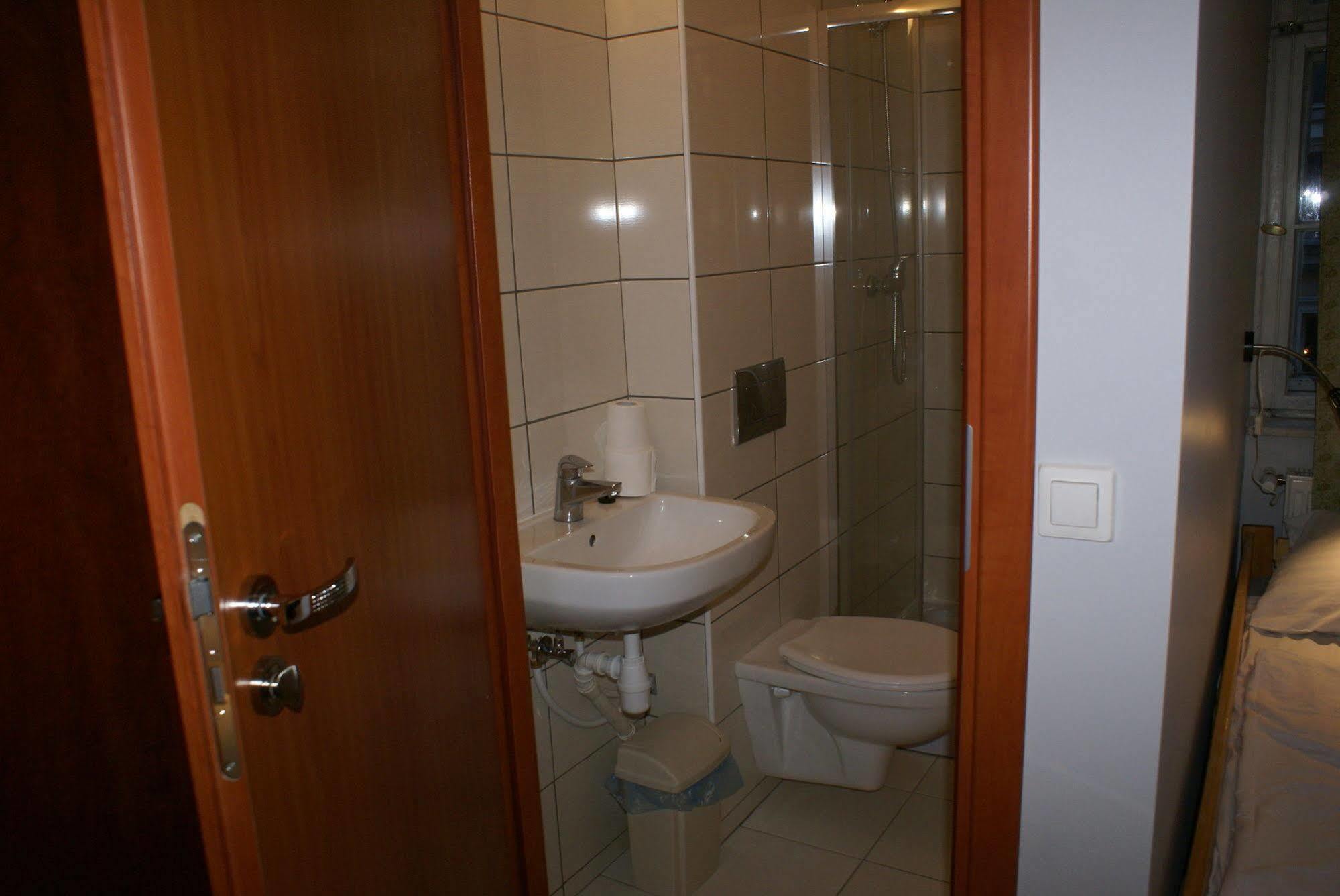 Frolic Goats Hostel Poznań Extérieur photo